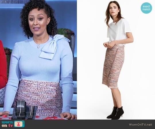 Knee-length Skirt by H&M worn by Tamera Mowry on The Real