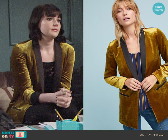 Anthropologie Cartonnier Velvet Tuxedo Blazer worn by Tessa Porter (Cait Fairbanks) on The Young and the Restless