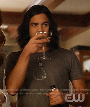 Cisco’s light bulb t-shirt on The Flash