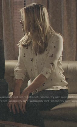 Jessie's paisley print shirt on Nashville