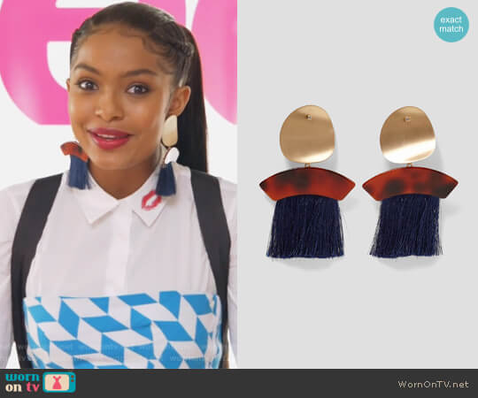 Earrings with Fringe and Metal by Zara worn by Zoey Johnson (Yara Shahidi) on Grown-ish