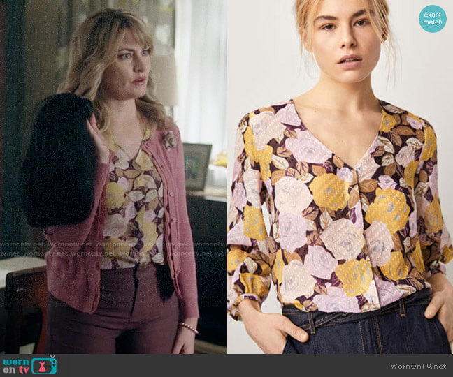 Massimo Dutti Silk Fil Coupe Shirt in Floral Print worn by Alice Cooper (Mädchen Amick) on Riverdale
