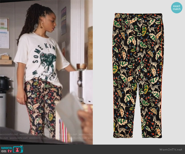 Printed Pajama Style Trousers worn by Jazlyn Forster (Chloe Bailey) on Grown-ish