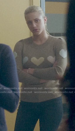 Betty's beige sweater with pastel hearts on Riverdale