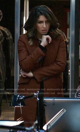 Dinah’s brown coat on Arrow