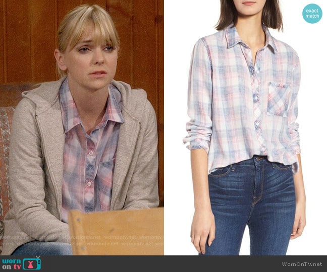 Rails Hunter Shirt in Berry Sky Shell worn by Christy Plunkett (Anna Faris) on Mom