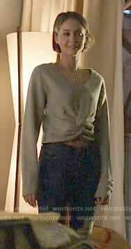 Thea’s grey cropped twist front sweater on Arrow