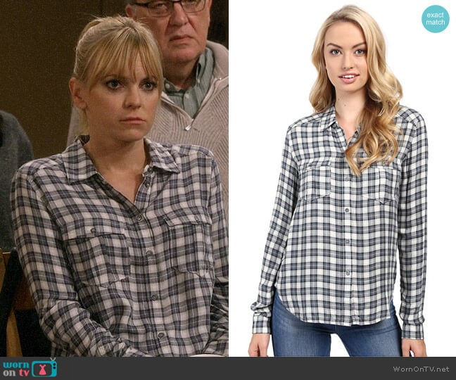 Paige Mya Shirt in Trooper Midnight Navy worn by Christy Plunkett (Anna Faris) on Mom