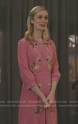 Serena's pink floral keyhole dress on UnReal