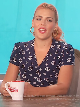 Busy Phillipps’s blue peace sign print dress on The Talk