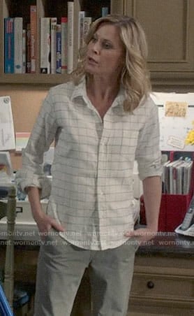 Claire's white windowpane check shirt on Modern Family