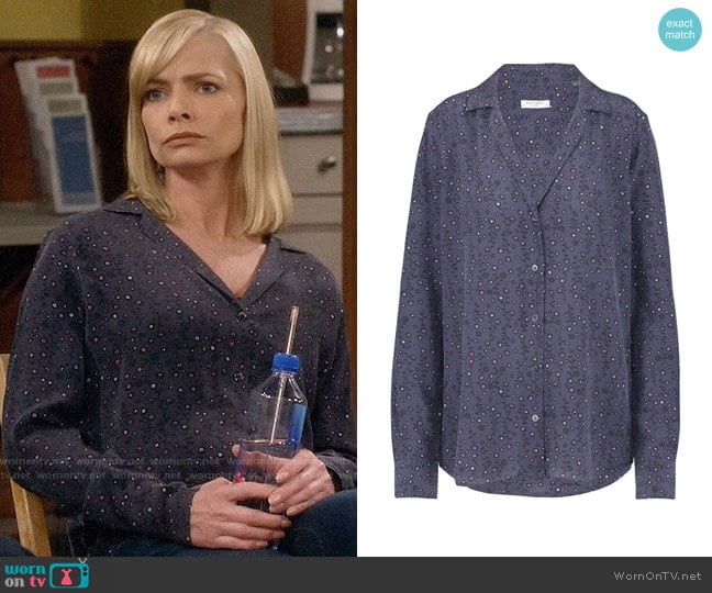 Equipment Adalyn Shirt in Blue Mood worn by Jill Kendall (Jaime Pressly) on Mom