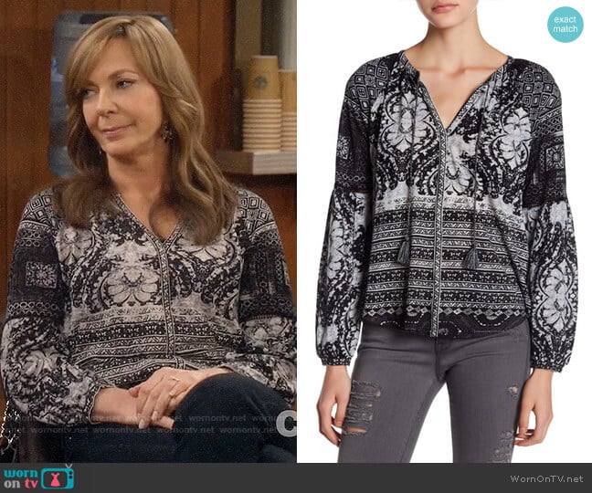 WornOnTV Bonnie s black stamp print top on Mom Allison Janney