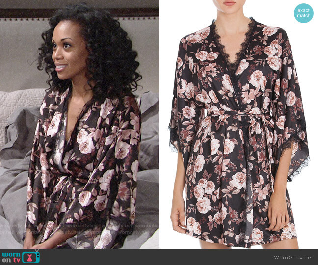 WornOnTV: Hilary’s rose print robe on The Young and the Restless ...
