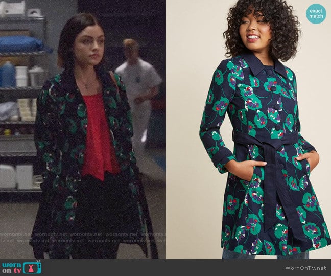 ModCloth Delightful Direction Floral Coat in Navy worn by Stella Abbott (Lucy Hale) on Life Sentence