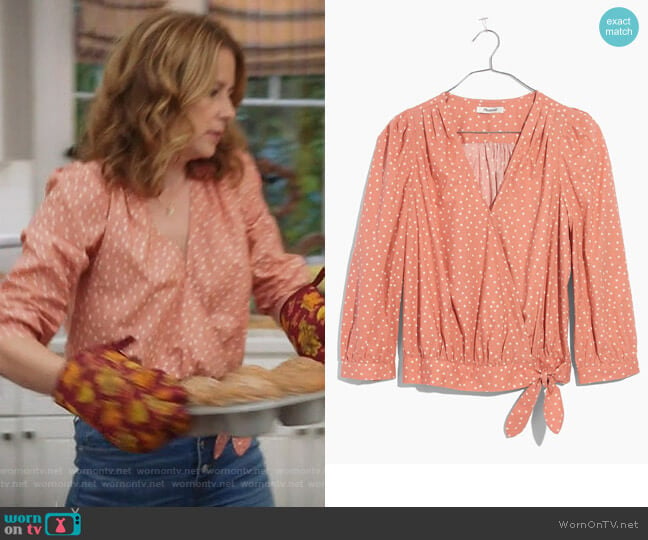 Wrap Top in Star Scatter by Madewell worn by Lena (Jenna Fischer) on Splitting Up Together