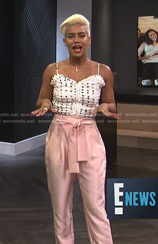 Sibley’s polka dot ruched cami and pink satin pants on E! News