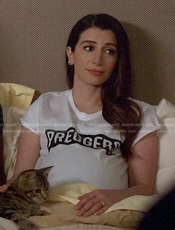 Aly’s PREGGERS t-shirt on New Girl