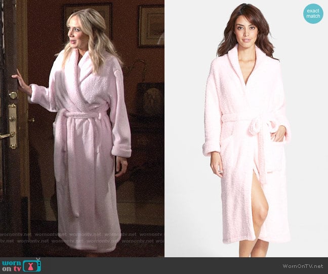 Barefoot Dreams CozyChic Robe in Powder Pink worn by Abby Newman (Melissa Ordway) on The Young and the Restless