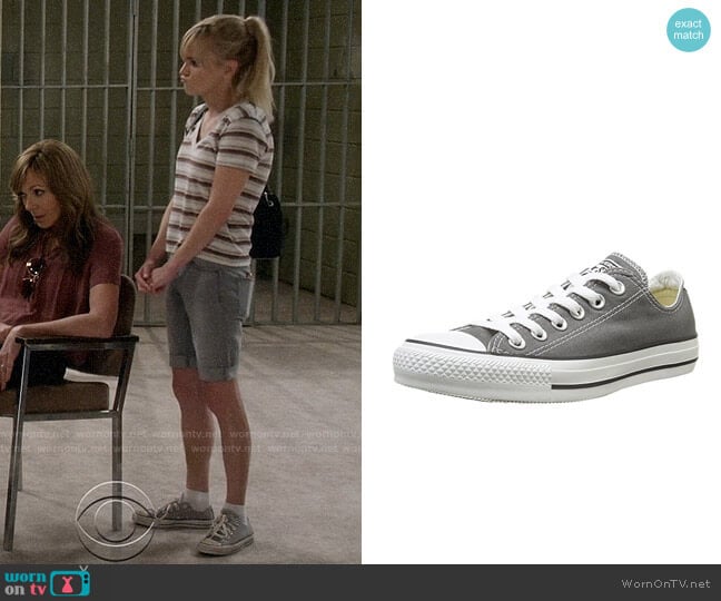 Converse Chuck Taylor Low Sneakers worn by Christy Plunkett (Anna Faris) on Mom