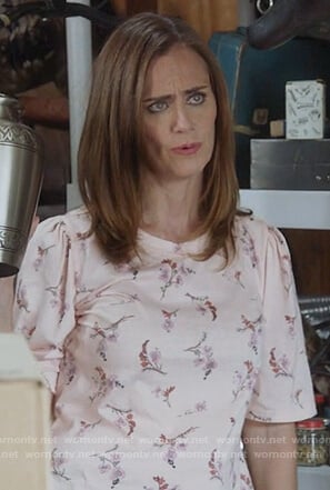 Maya's pink floral top on Splitting up Together