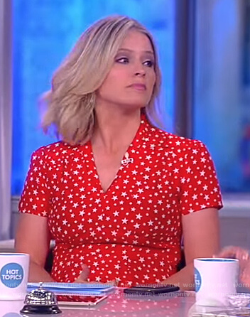 Sara's red star print short sleeve dress on The View