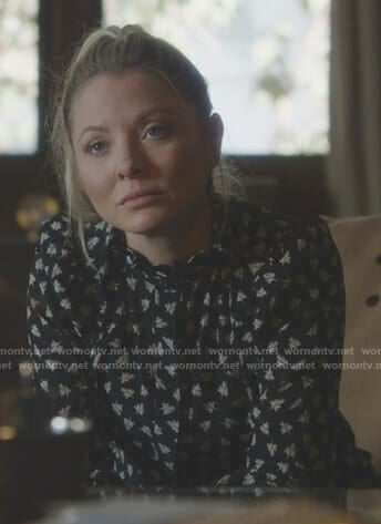 Jessie’s black leaf print blouse on Nashville