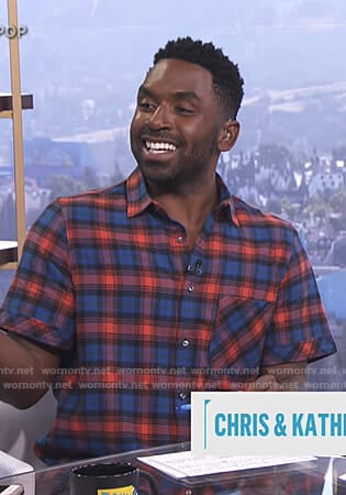 Justin’s blue and red plaid shirt on E! News Daily Pop
