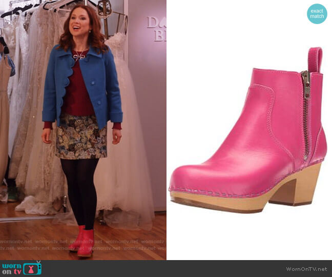 Zip IT Emy Ankle boot by Swedish Hasbeens worn by Kimmy Schmidt (Ellie Kemper) on Unbreakable Kimmy Schmidt