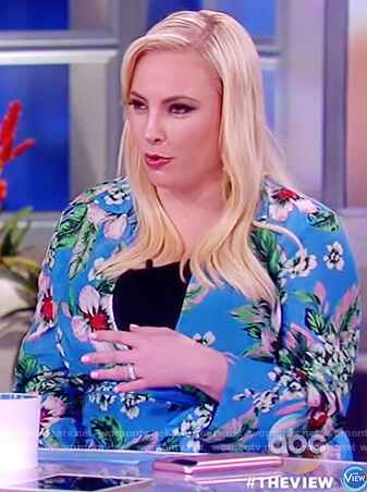 Meghan’s blue floral print wrap dress on The View