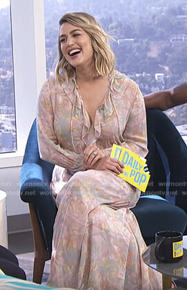 Carissa’s floral ruffle blouse and wide-leg pants on E! News Daily Pop