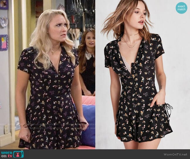 Kimchi Blue Beth Ann Collared Shirt Romper worn by Gabi Diamond (Emily Osment) on Young and Hungry