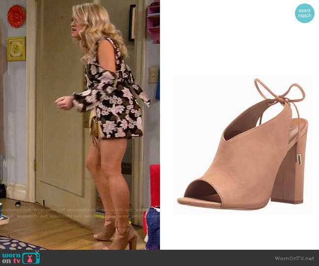 Steve Madden Saffron Mule worn by Gabi Diamond (Emily Osment) on Young and Hungry