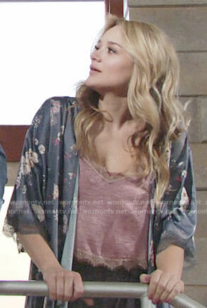 Summer’s pink cropped cami and floral robe on The Young and the Restless