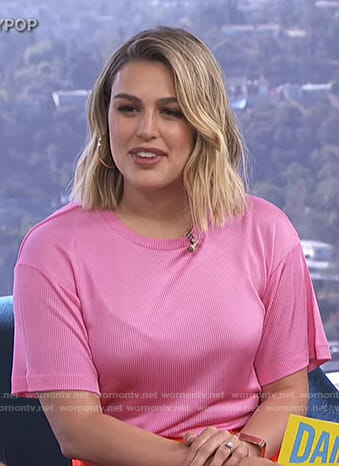Carissa’s pink ribbed tee on E! News Daily Pop