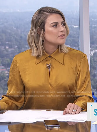 Carissa’s yellow blouse on E! News Daily Pop