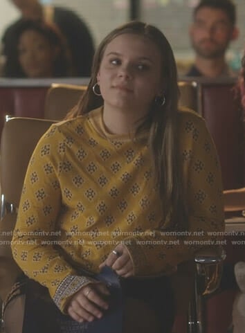 Daphne’s yellow printed sweater on Nashville