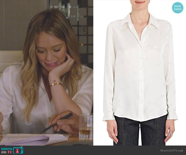 Nina Lip-Print Silk Blouse by L'Agence worn by Kelsey Peters (Hilary Duff) on Younger