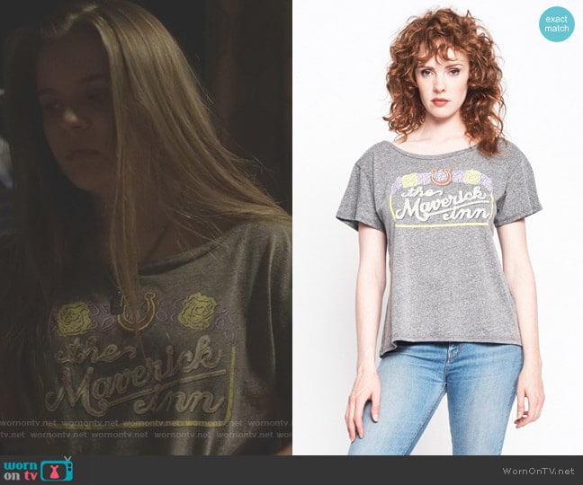 Maverick Inn Boyfriend Tee by Midnight Rider worn by Daphne Conrad (Maisy Stella) on Nashville