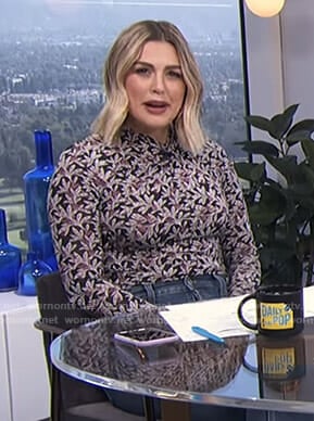 Carissa’s black printed long sleeve top on E! News Daily Pop