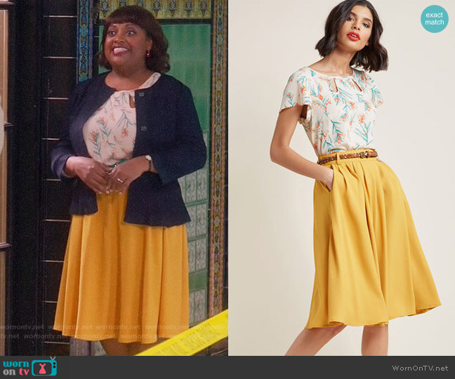 ModCloth Boardroom Brunch Keyhole Top and Breathtaking Tiger Lilies Midi Skirt in Mustard worn by Anne Flatch (Sherri Shepherd) on Trial and Error