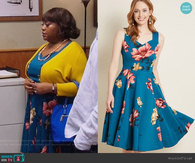 ModCloth Measured Magnificence Fit and Flare Dress in Teal Floral worn by Anne Flatch (Sherri Shepherd) on Trial and Error