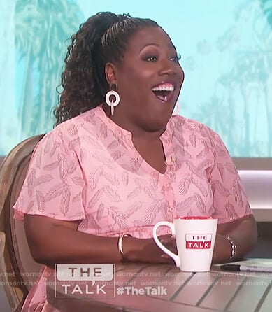 Sheryl's pink feather print top on The Talk