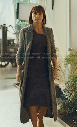 Quinn’s long boucle coat on UnReal