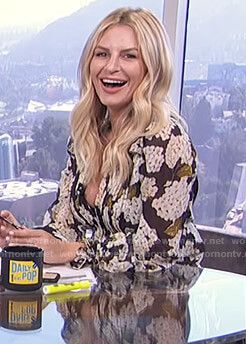 Morgan’s black hydrangea print blouse on E! News Daily Pop