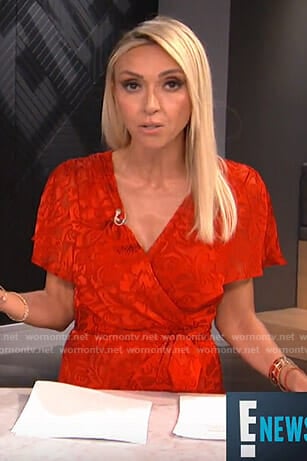 Giuliana’s red short sleeve wrap dress on E! News