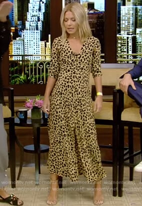 Kelly's leopard print v-neck dress on Live with Kelly and Ryan