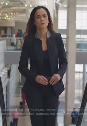 Teresa's navy inverted collar blazer on Queen of the South