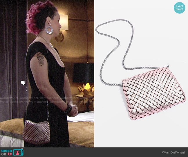 Topshop Festival Fan Chain Crossbody Bag worn by Sinead on The Young and the Restless