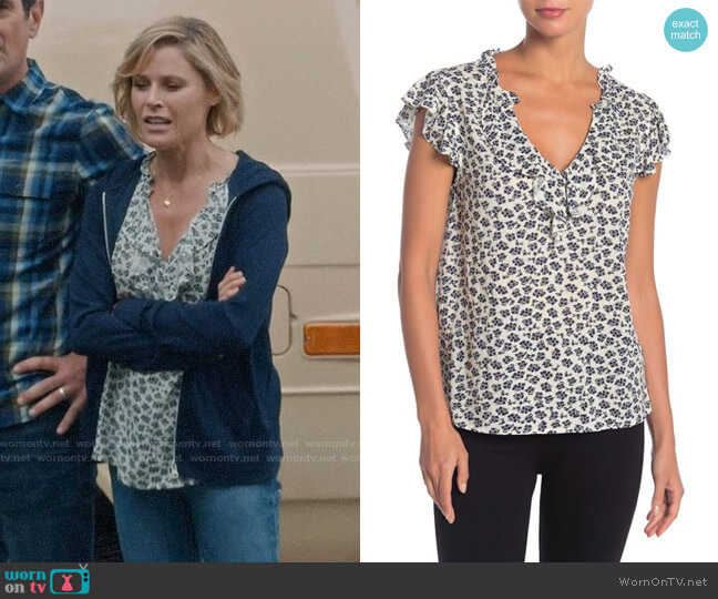 Velvet by Graham & Spencer Tirion Top worn by Claire Dunphy (Julie Bowen) on Modern Family